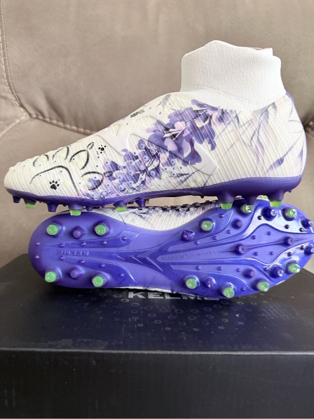 Kids White & Purple Floral Soccer Cleats - Picture 2 of 4